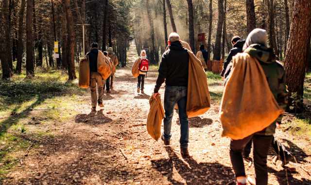 I "corsi di sopravvivenza": In un bosco senza cellulare e cibo per riconnettersi al mondo reale